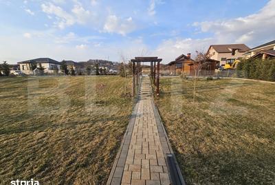 Casă cu 4 camere cu Teren 3508 Mp în Central