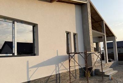 Casă cu 4 camere cu Teren 150 Mp în Central - 1