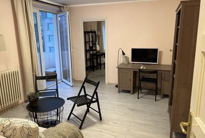 Apartament cu 2 camere semidecomandat, mobilat în P-ța Romană