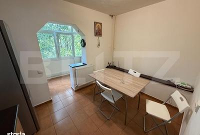 Apartament cu 3 camere decomandat în Rovine
