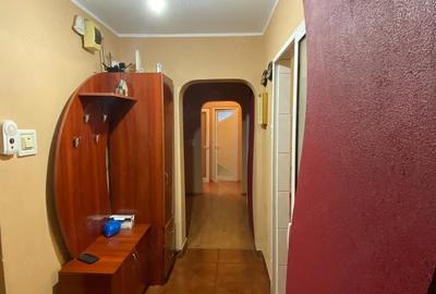 Apartament cu 4 camere decomandat în Micro 18