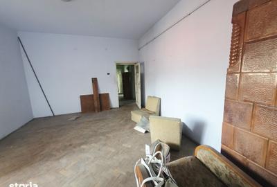 Apartament cu 2 camere semidecomandat în Tractorul
