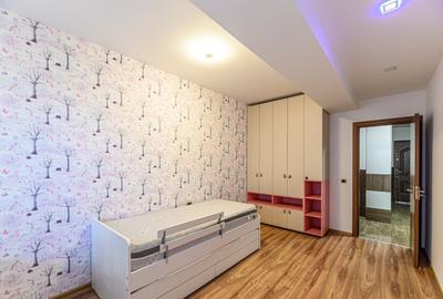 Apartament cu 3 camere decomandat în Tractorul - 2
