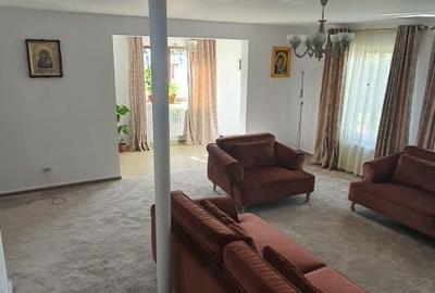 Casă cu 4 camere în Central - 2