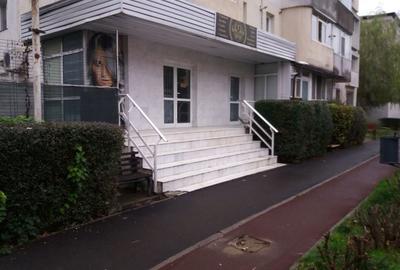 Spațiu comercial, de 60 mp, în Central - 8