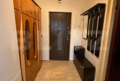 Apartament cu 2 camere semidecomandat în Micro 6 - 12