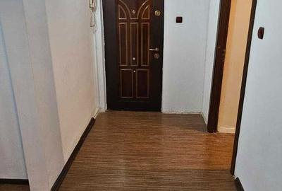 Apartament cu 3 camere decomandat în 1 Mai