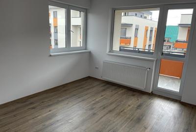 Apartament cu 3 camere decomandat în Tractorul - 1