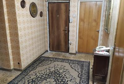 Vand apartament 4 camere decomandate, cu 4 balcoane ?i o logie, situat la km.0 in Craiova. - 2