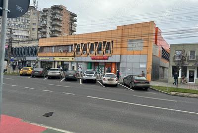 Spațiu comercial, de 1,050 mp, în Central - 3