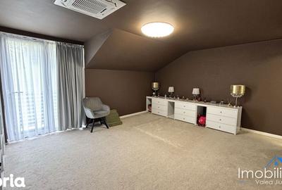 Casă cu 4 camere cu Teren 1200 Mp în Central - 9