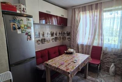 Apartament cu 3 camere semidecomandat, mobilat în Crângași