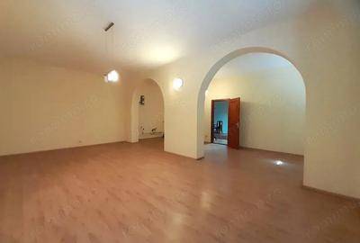 Spa?iu de inchiriat ideal pentru birouri sau cabinete, la 200 m de zona pieton