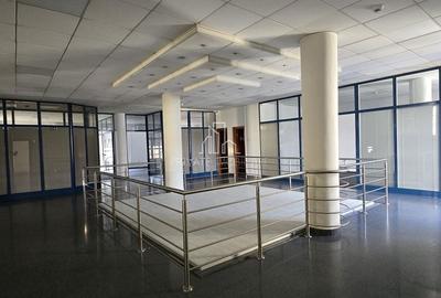 Spațiu comercial, de 1,432 mp, în Central - 8