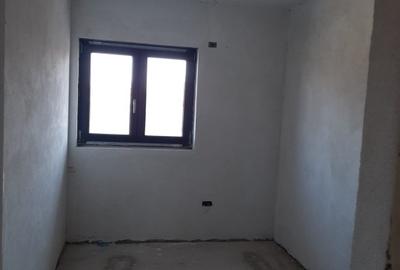 Duplex cu 4 camere cu Canalizare în Plopi - 6