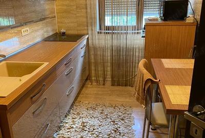 Apartament cu 3 camere decomandat în Km 4 - 5