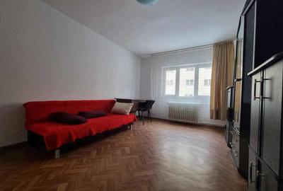 Proprietar inchiriez apartament cu 2 camere cu centrala, confort 1, decomandat, zona Soarelui parter - 1