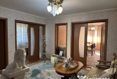 Casă cu 8 camere cu Teren 4057 Mp în Găneasa - 3