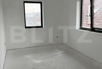 Casă cu 7 camere cu Teren 984 Mp în Central - 12