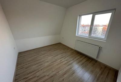 Apartament cu 3 camere decomandat în Aradului - 13