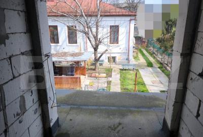 Casă cu 5 camere cu Teren 585 Mp în George Enescu