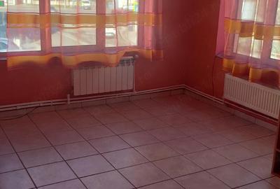 Spațiu comercial, de 40 mp, în Central - 4