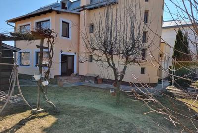 Casă cu 8 camere cu Teren 650 Mp în Policlinica - 4