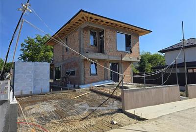 Casă cu 4 camere cu Teren 390 Mp în Miroslava