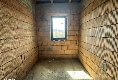 Casă cu 4 camere cu Teren 500 Mp în Central - 2