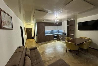 Apartament cu 3 camere semidecomandat, mobilat în Nord