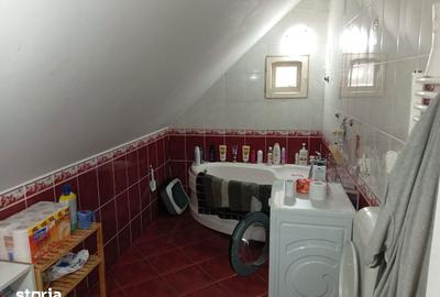 Casă cu 5 camere cu Teren 885 Mp în Ghioroc - 14