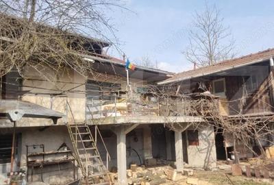 Casă cu 4 camere cu Teren 750 Mp în Poiana - 1