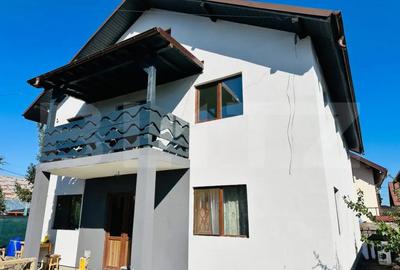 Casă cu 8 camere cu Teren 300 Mp în Central