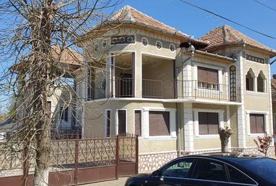 Casă cu Teren 500 Mp în Central - 2