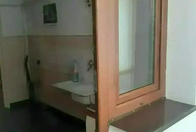 Vanzare Apartament 1 cam. cf.1 dec., parter cu balcon, suprafata totala 44.mp., Bld. Dorobantilor - 1