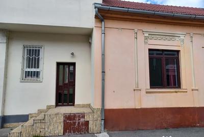 Spațiu comercial, de 40 mp, în Central - 9