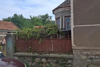 Casă cu Teren 500 Mp în Săcel - 1