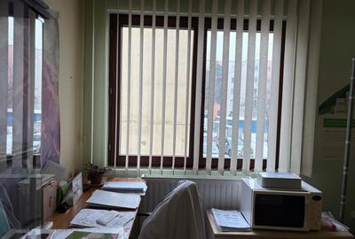 Spațiu comercial, de 83 mp, în 1 Decembrie 1918 - 1