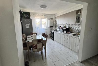 Apartament cu 4 camere decomandat în Central - 1