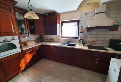 Casă cu 7 camere cu Teren 415 Mp în Găneasa - 4