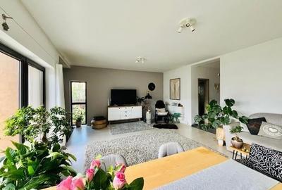 Rezidenta pe linie eleganta, living 25 mp,semineu,panouri fotovoltaice 3KW, cent - 2