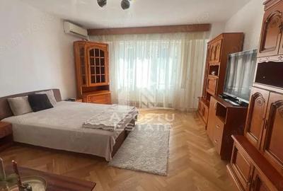 Garsonieră decomandată în Lipovei