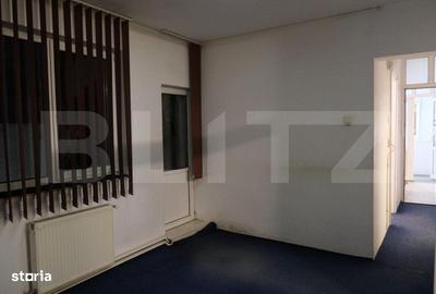 Spațiu comercial, de 165 mp, în Central - 3
