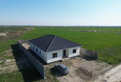 Casă Modernă de Vânzare 3 Camere, 2 Băi, Terasă Acoperită Zona în Dezvoltare - 4