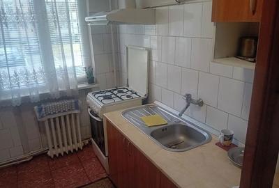 Apartament cu 2 camere decomandat în Precista