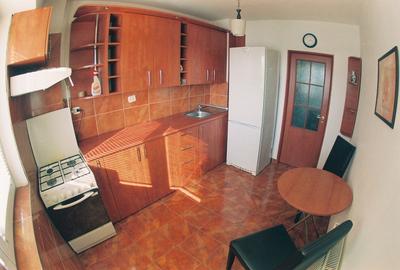 Apartament cu 3 camere semidecomandat în Victoriei