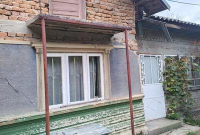 Casă cu 5 camere cu Teren 1300 Mp în Central - 2