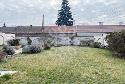 Casă cu 4 camere cu Teren 586 Mp în Central