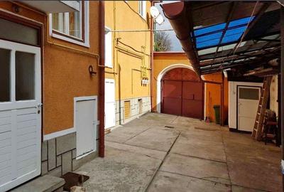 CASA SINGUR CURTE IN ZONA CENTRALA A BRASOVULUI - 2