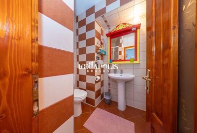 Pensiune de vânzare în Râșnov | 14 camere | 427 mp | 375 000 € - 61